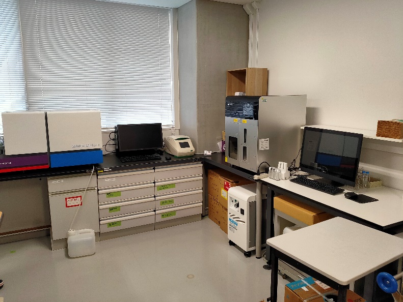 P1実験室（608号室）の内部